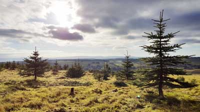 Traumhafte Aussicht vom Karstwanderweg auf das Eichsfeld im Süden