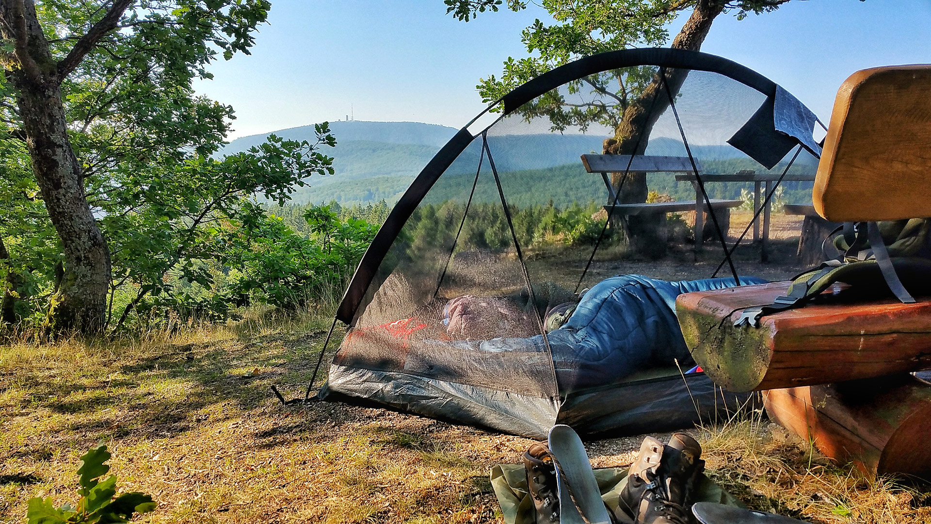 Eine Nacht auf dem Meisenstein mit Blick auf den Großen Inselsberg