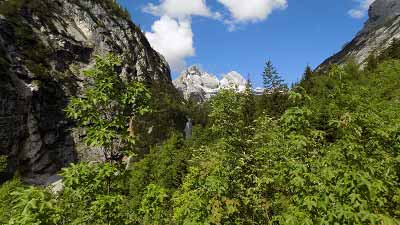 Bergspitzen zeigen sich