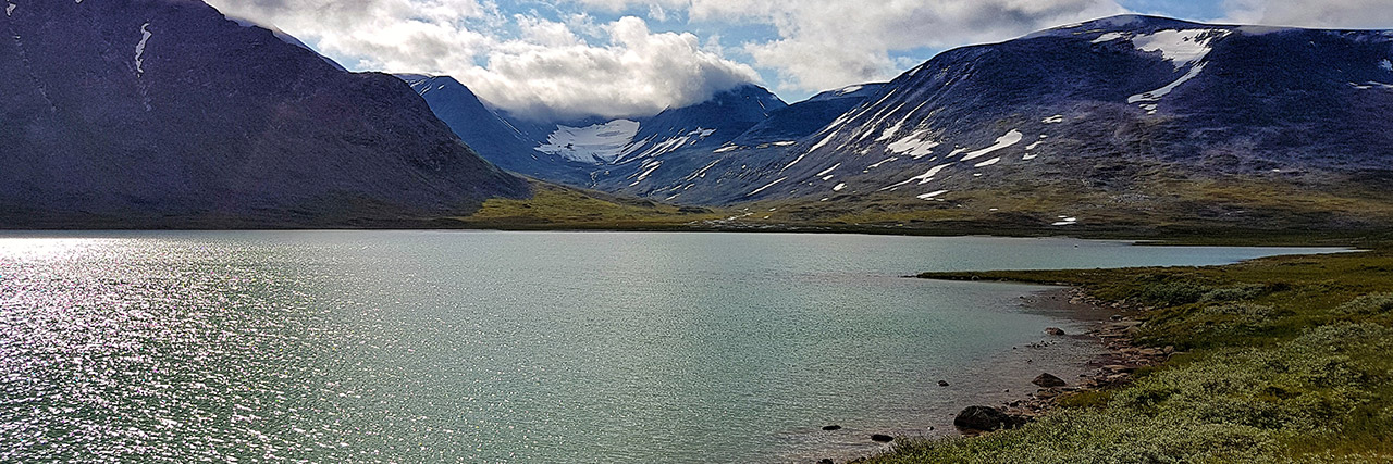 Der smaragdgrüne Gletschersee Bieriksjaurre